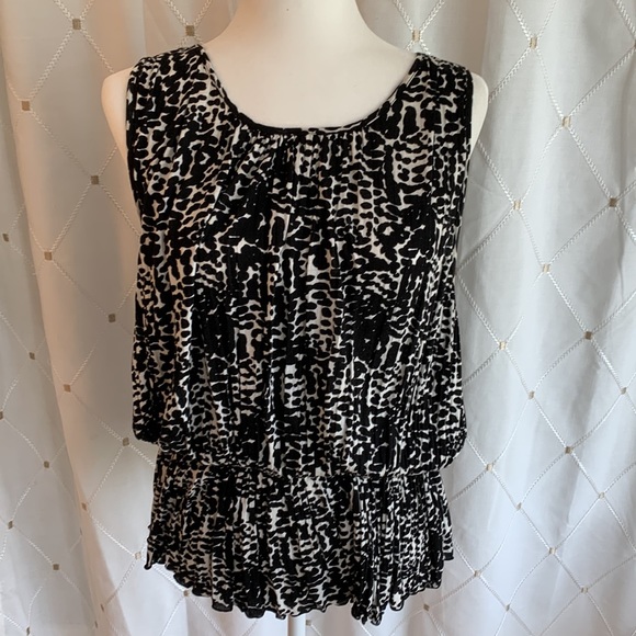 EUC. Banana Republic peplum top - Picture 2 of 4